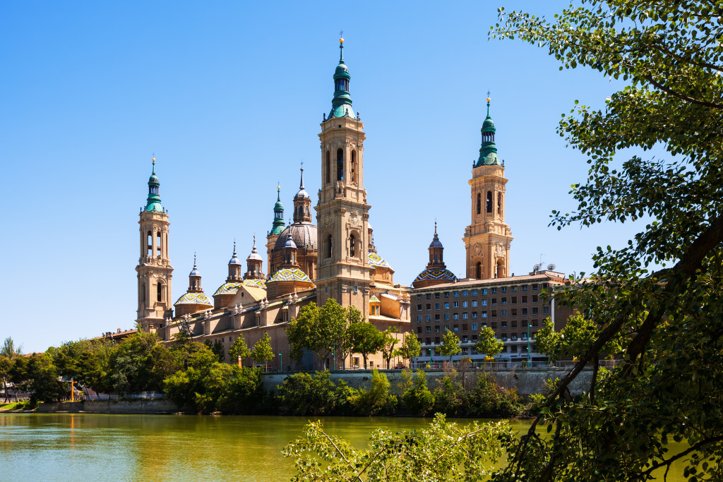 summer-view-cathedral-zaragoza.jpg