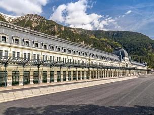 В Испании заброшенный железнодорожный вокзал превратили в роскошный отель