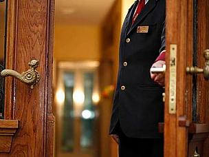 Гостиничный персонал: Швейцар – «душа» отеля